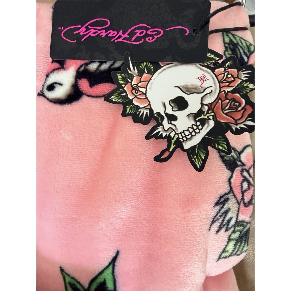 ED HARDY Pink Roses & Skull Oversized Plush Throw Blanket 60X70 New - Picture 4 of 4